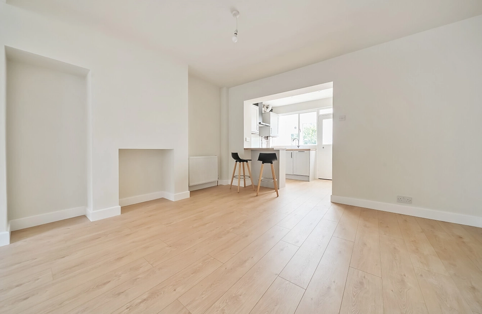 Derlyn Road, Fareham, Hampshire, PO16 - Charters