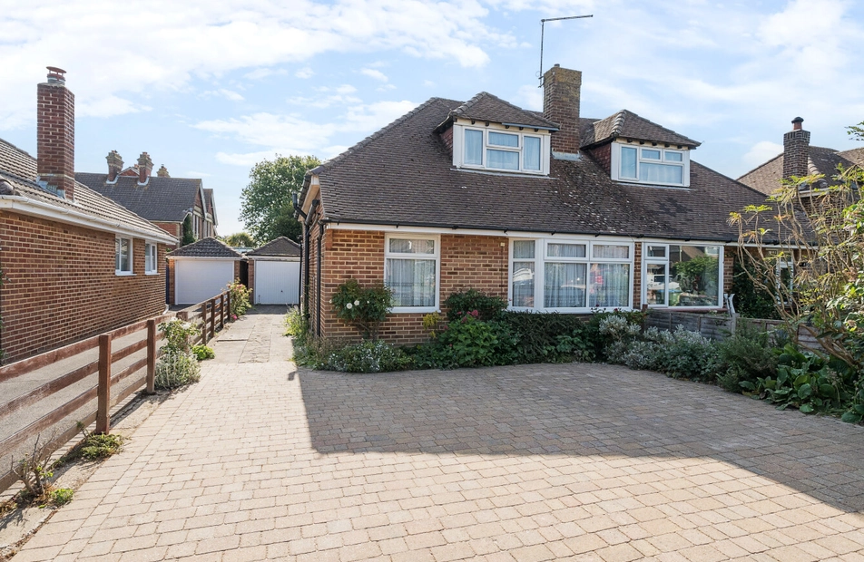 Martin Avenue, Fareham, Hampshire, PO14 - Charters