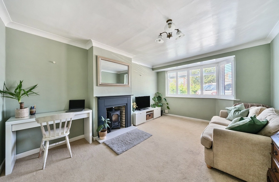Tewkesbury Avenue, Fareham, Hampshire, PO15 - Charters