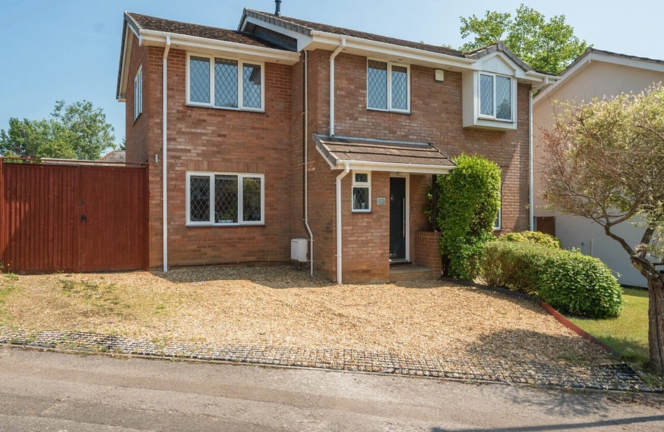 Bosville, Boyatt Wood, Hampshire, SO50 - Charters