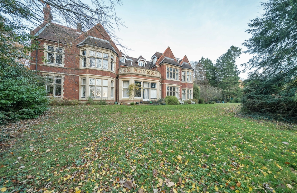 Oakwood Close, Otterbourne, Winchester, Hampshire, SO21 - Charters