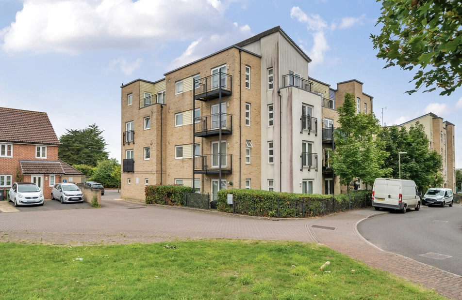 Hut Farm Place, Chandler's Ford, Hampshire, SO53 - Charters