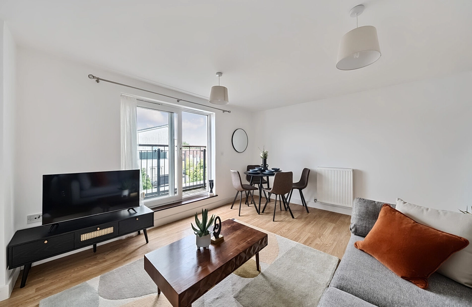 Hut Farm Place, Chandler's Ford, Hampshire, SO53 - Charters