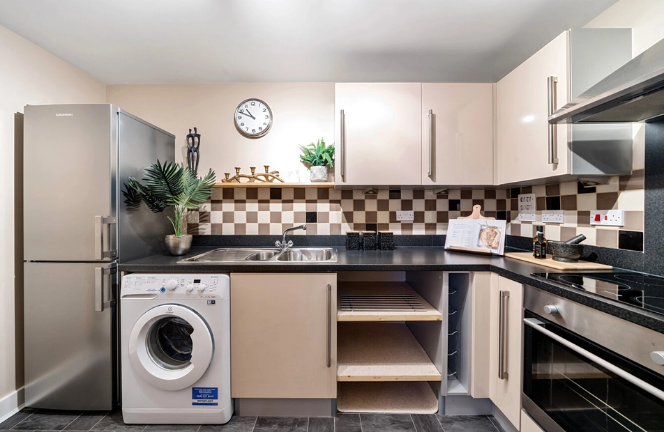 Hut Farm Place, Chandler's Ford, Hampshire, SO53 - Charters