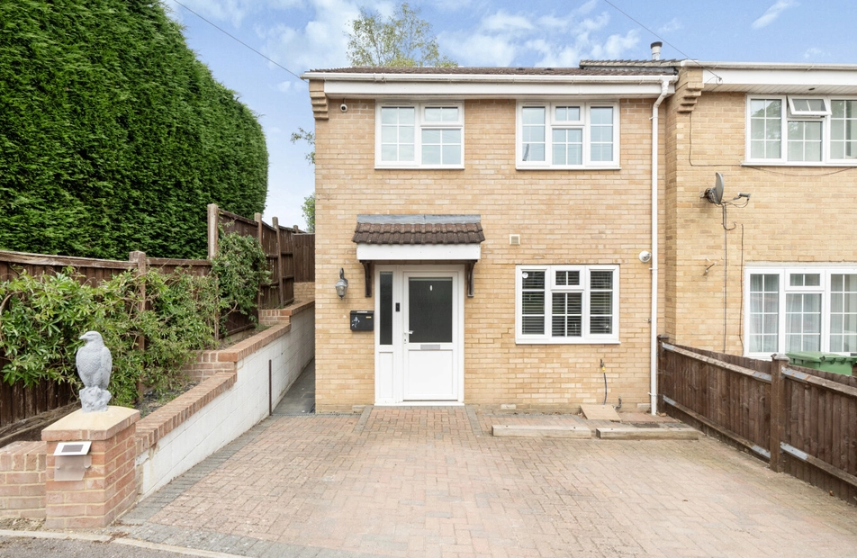 Mount Drive, Chandler's Ford, Eastleigh, Hampshire, SO53 - Charters