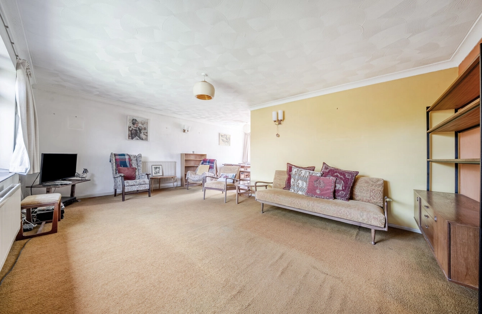 Stoke Common Road, Bishopstoke, Hampshire, SO50 - Charters
