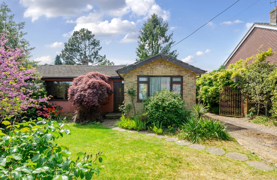 Stoke Common Road, Bishopstoke, Hampshire, SO50 - Charters
