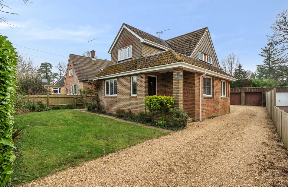 Oakwood Road, Chandler's Ford, Hampshire, SO53 - Charters