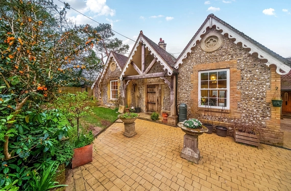 Church Road, Bishopstoke, Eastleigh, Hampshire, SO50 - Charters