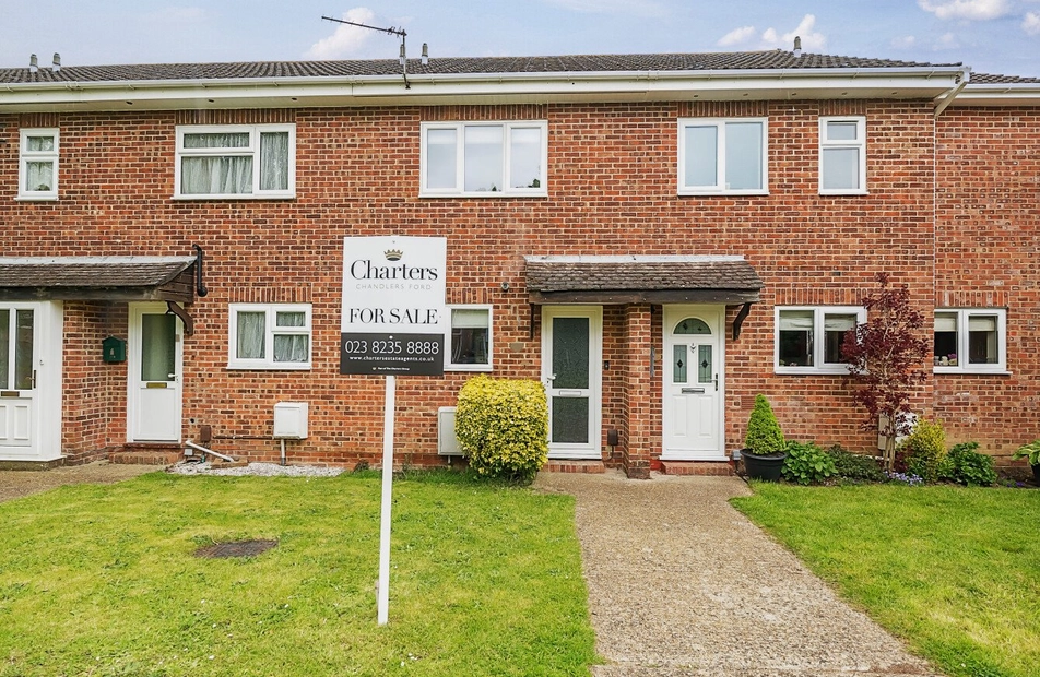 Ainsley Gardens, Boyatt Wood, Hampshire, SO50 - Charters