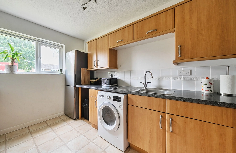 Ainsley Gardens, Boyatt Wood, Hampshire, SO50 - Charters