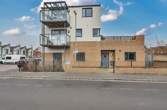 Tichborne Road, Eastleigh, Hampshire, SO50 - Charters