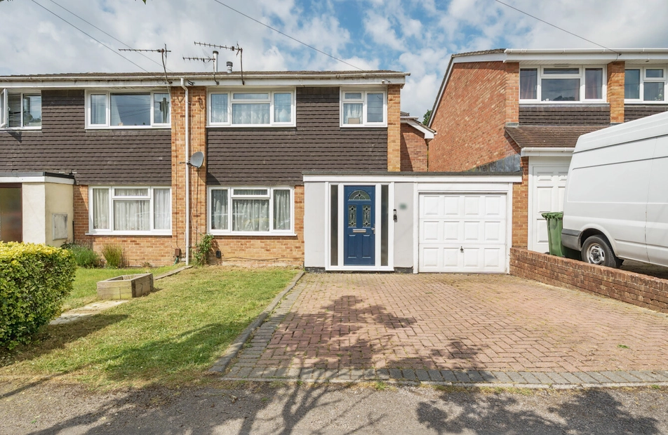 Peverells Wood Avenue, Chandler's Ford, Eastleigh, Hampshire, SO53 - Charters