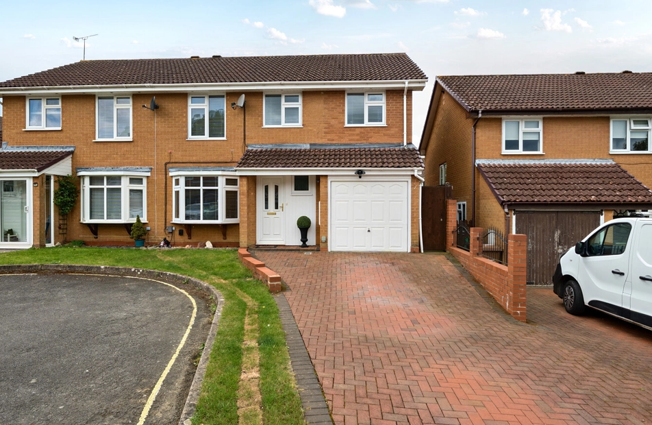Rowlands Close, Chandler's Ford, Eastleigh, Hampshire, SO53 - Charters