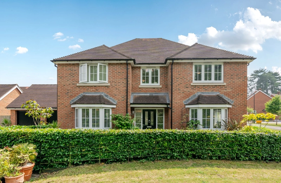 Gilbert Avenue, Bishopstoke, Eastleigh, Hampshire, SO50 - Charters