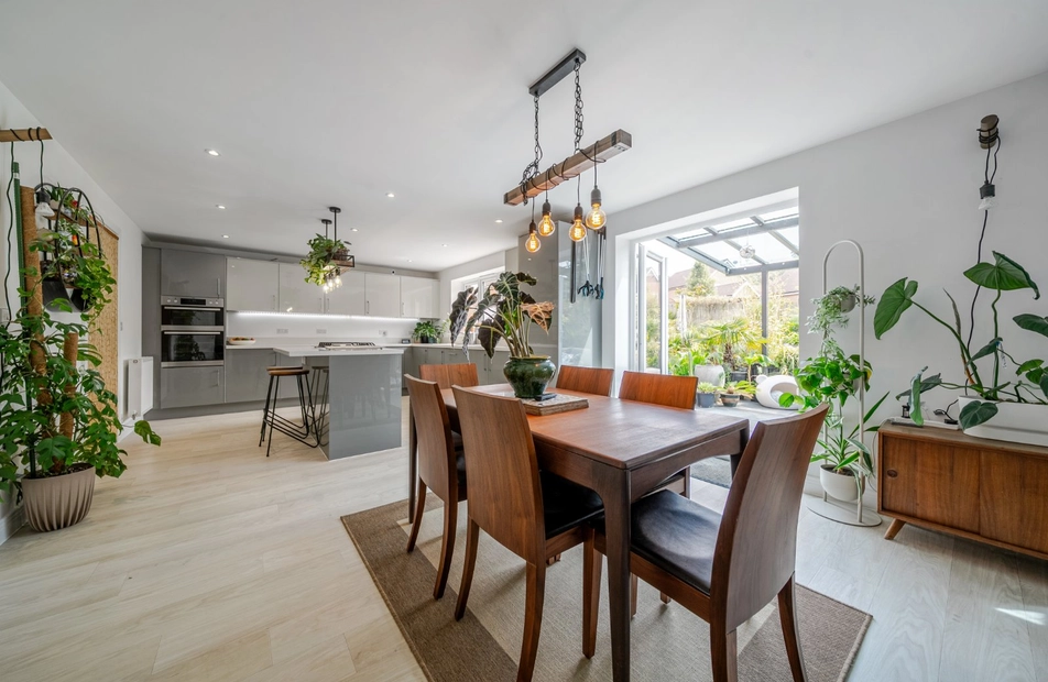 Gilbert Avenue, Bishopstoke, Eastleigh, Hampshire, SO50 - Charters