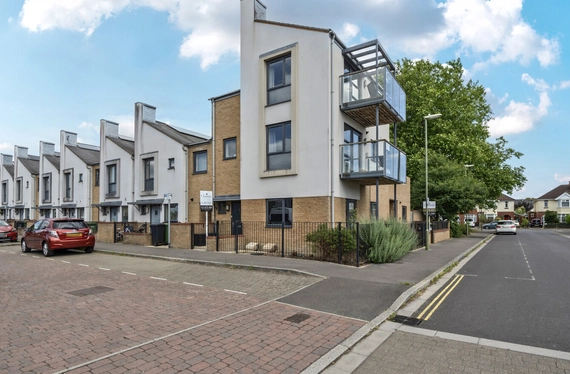 Ovington Gardens, Eastleigh, Hampshire, SO50 - Charters