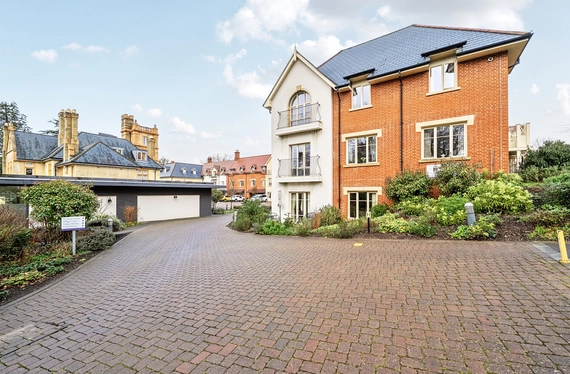 Garnier Drive, Eastleigh, Hampshire, SO50 - Charters