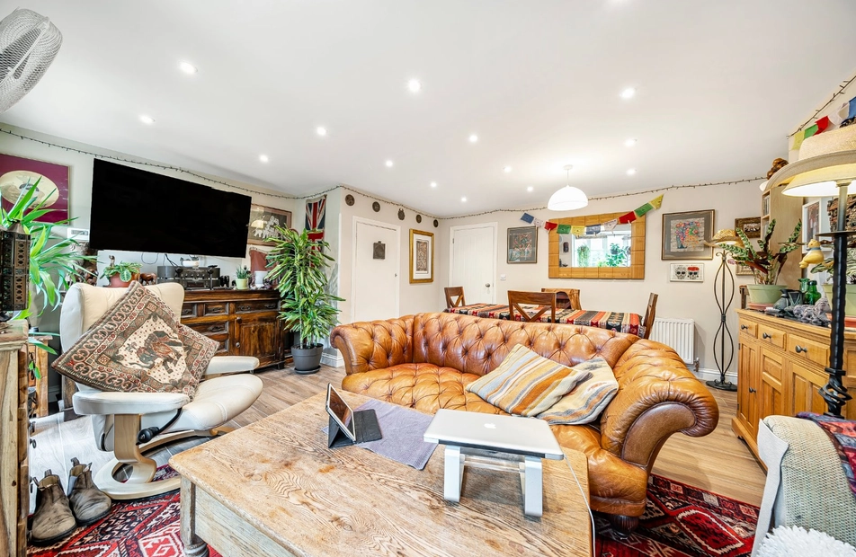 Oaklands Road, Havant, Hampshire, PO9 - Charters