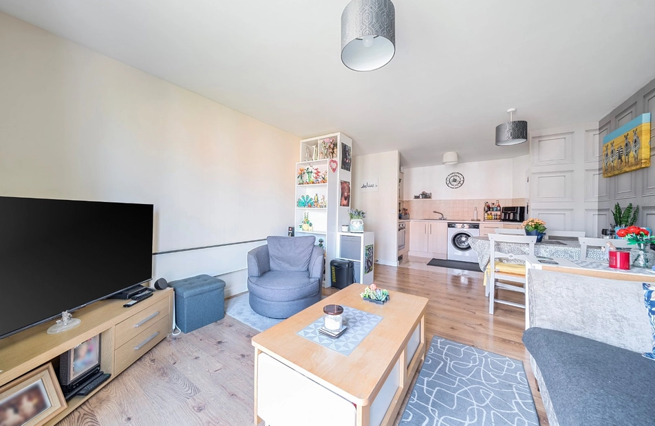 Little Hackets, Havant, Hampshire, PO9 - Charters