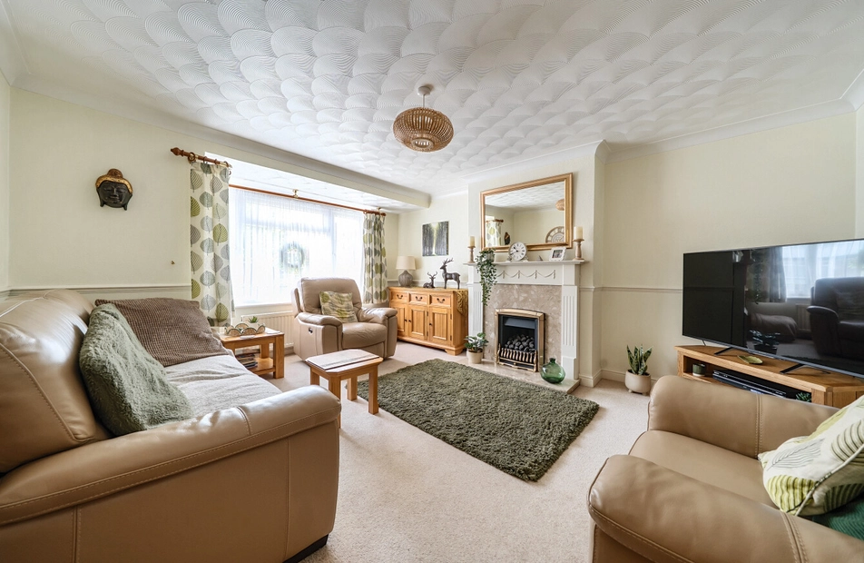 Inhurst Avenue, Waterlooville, Hampshire, PO7 - Charters