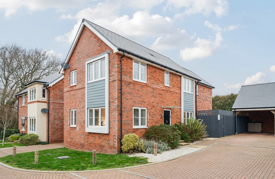 Compass Way, Swanwick, Hampshire, SO31 - Charters
