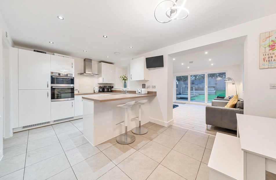 Compass Way, Swanwick, Hampshire, SO31 - Charters
