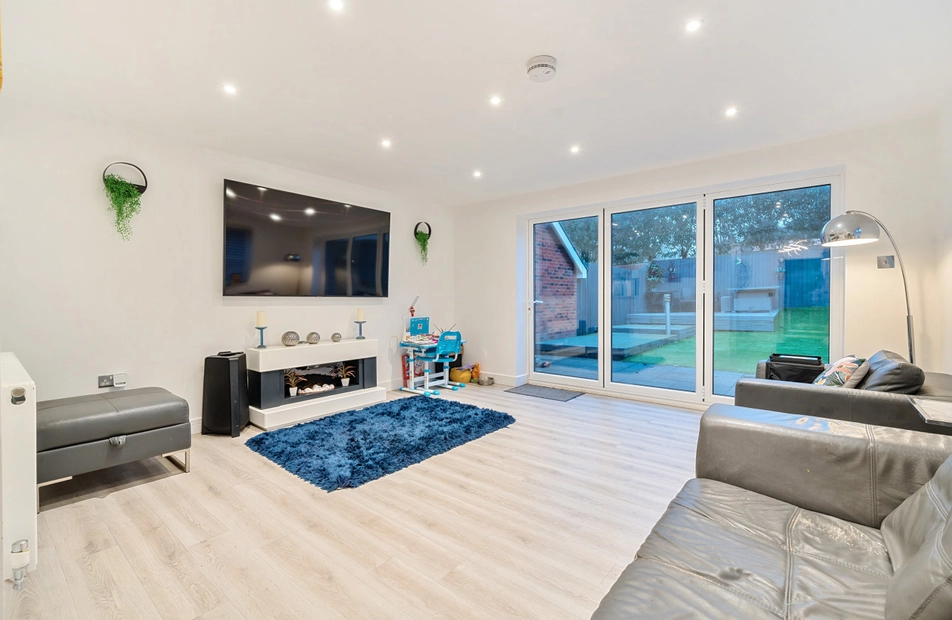 Compass Way, Swanwick, Hampshire, SO31 - Charters