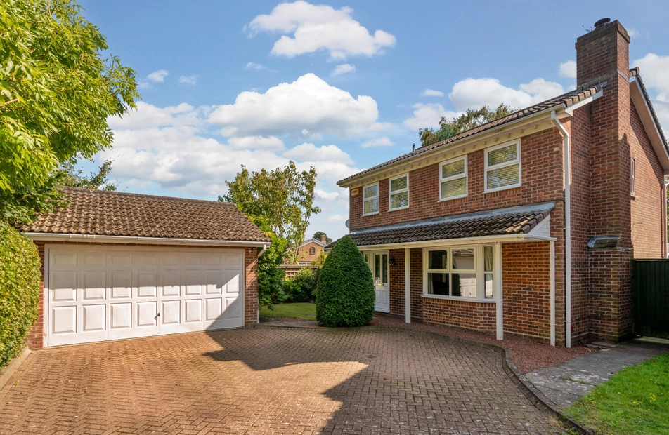 Laurel Gardens, Locks Heath, Southampton, Hampshire, SO31 - Charters