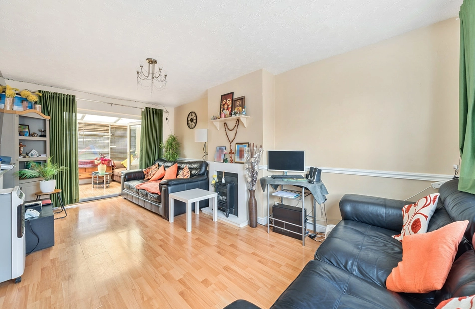 Holly Close, Sarisbury Green, Southampton, Hampshire, SO31 - Charters