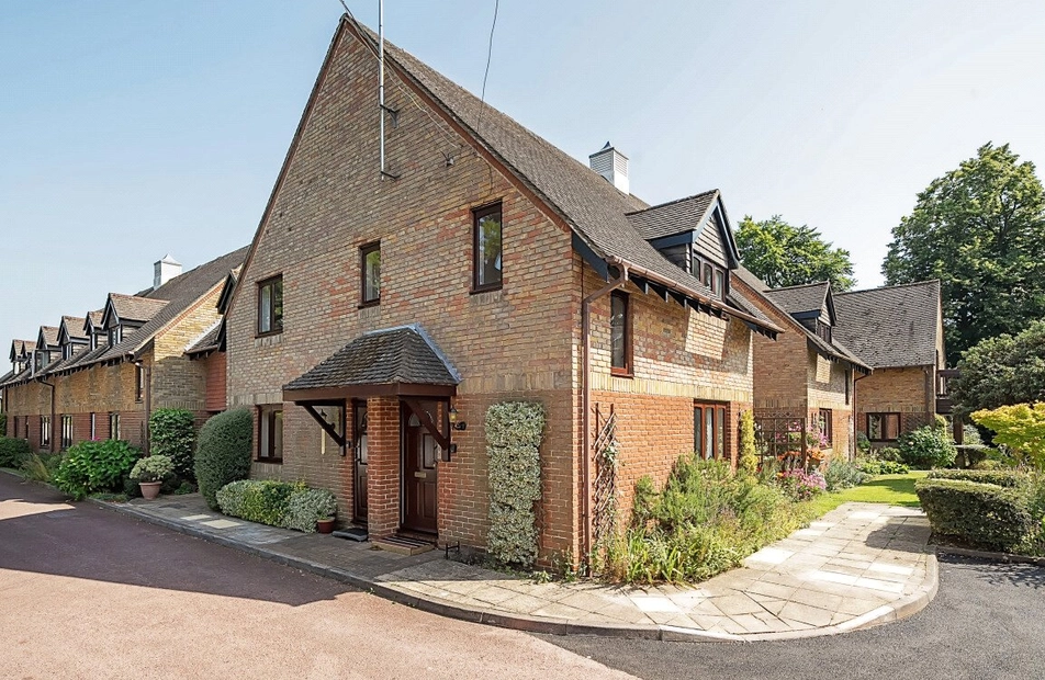 Garden Mews, Warsash, Southampton, Hampshire, SO31 - Charters