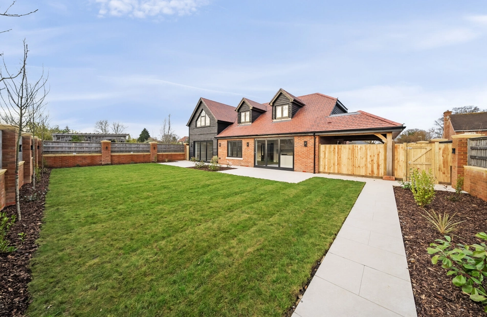 Broadleaf, Botley Road, Burridge, Hampshire, SO31 - Charters