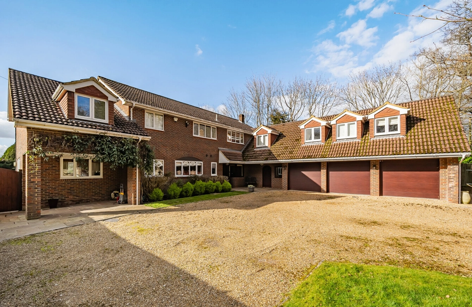 Holly Hill Lane, Sarisbury Green, Hampshire, SO31 - Charters