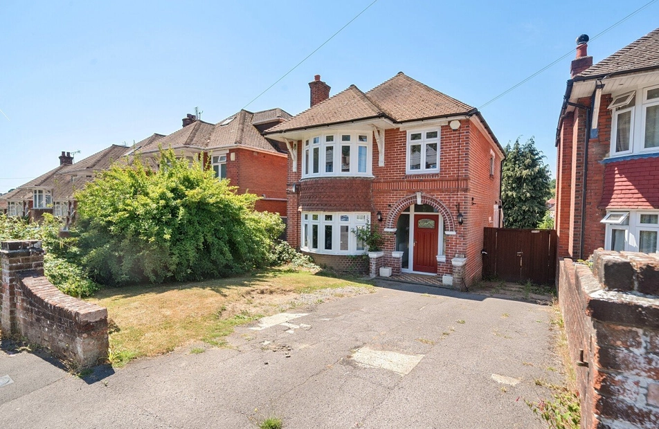Rossington Avenue, Bitterne, Southampton, Hampshire, SO18 - Charters