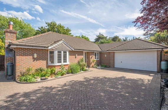 Locks Road, Locks Heath, Southampton, Hampshire, SO31 - Charters