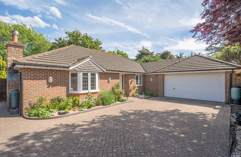 Locks Road, Locks Heath, Southampton, Hampshire, SO31 - Charters