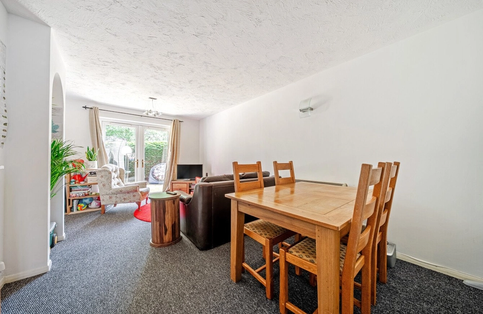 Woodrush Crescent, Locks Heath, Hampshire, SO31 - Charters