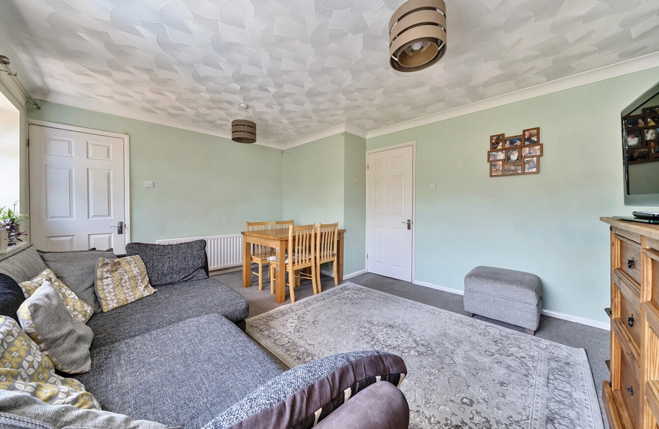 Reeves Way, Bursledon, Hampshire, SO31 - Charters