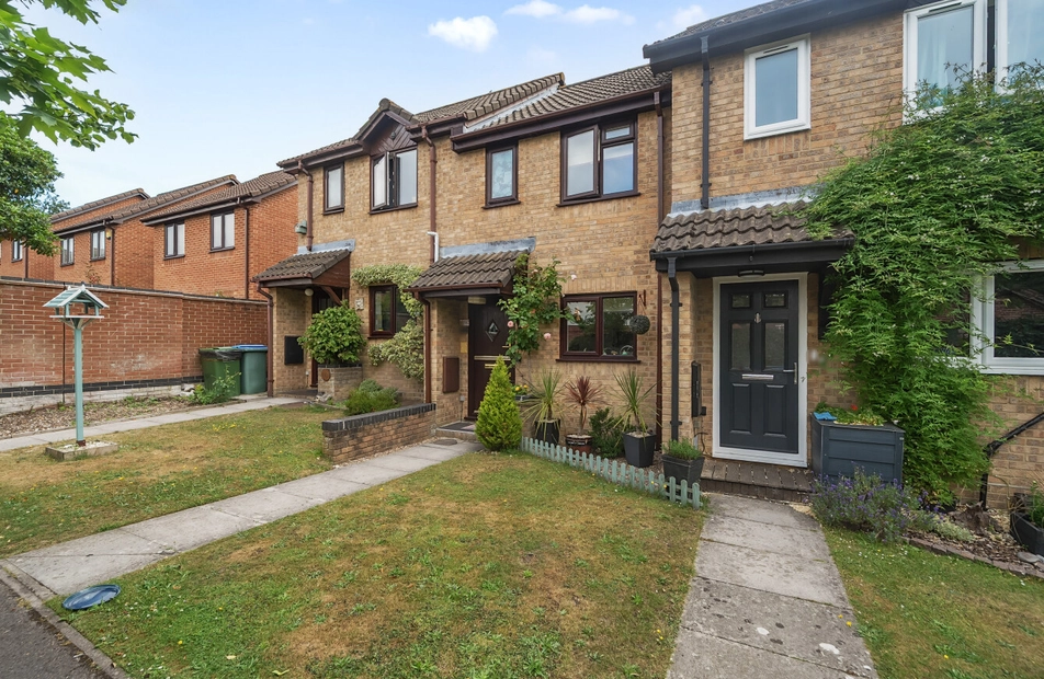 Albacore Avenue, Warsash, Hampshire, SO31 - Charters