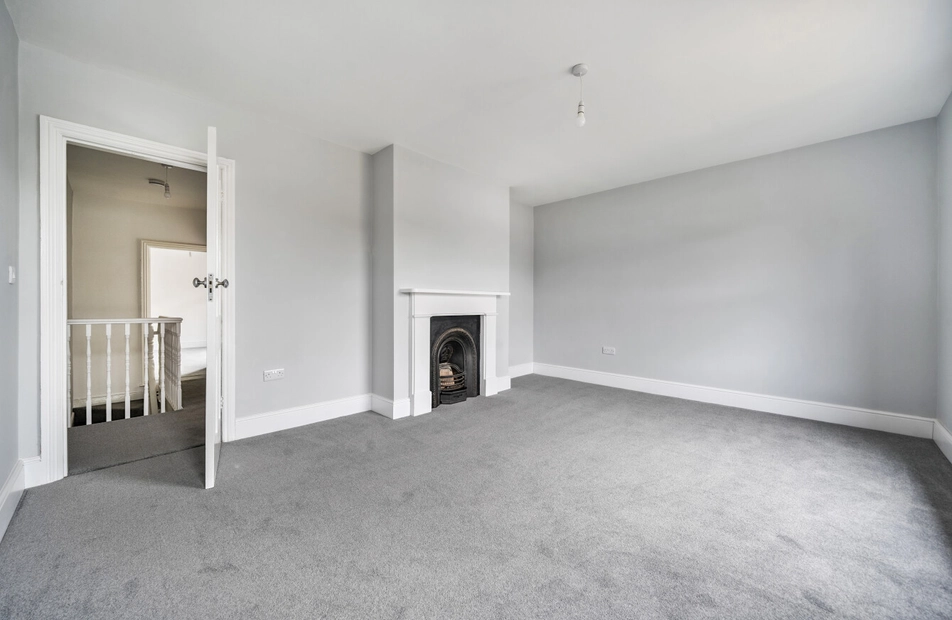 Bridge Road, Park Gate, Hampshire, SO31 - Charters