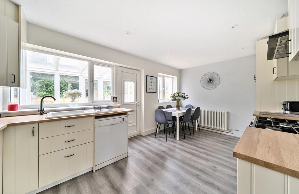 Embsay Road, Swanwick, Hampshire, SO31 - Charters