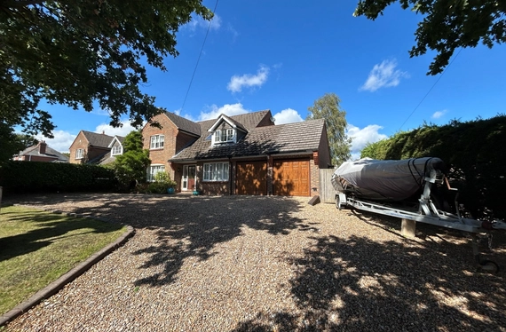 Segensworth Road, Fareham, Hampshire, PO15 - Charters
