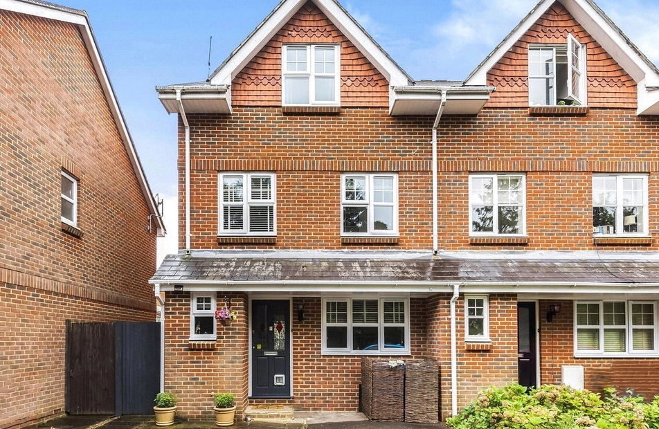 Meadow Bank, Farnham, Surrey, GU9 - Charters