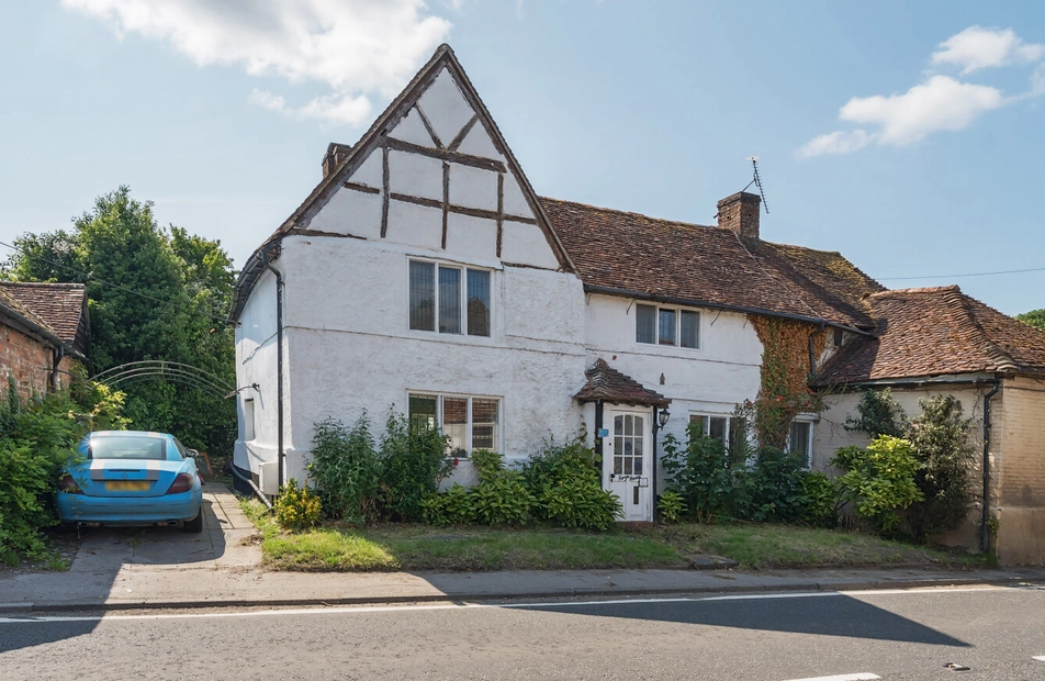 Gosport Road, Lower Farringdon, Alton, GU34 - Charters