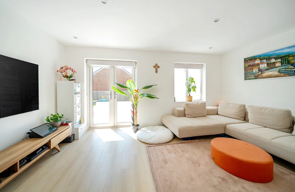 Armsworth Way, Farnham, Surrey, GU9 - Charters