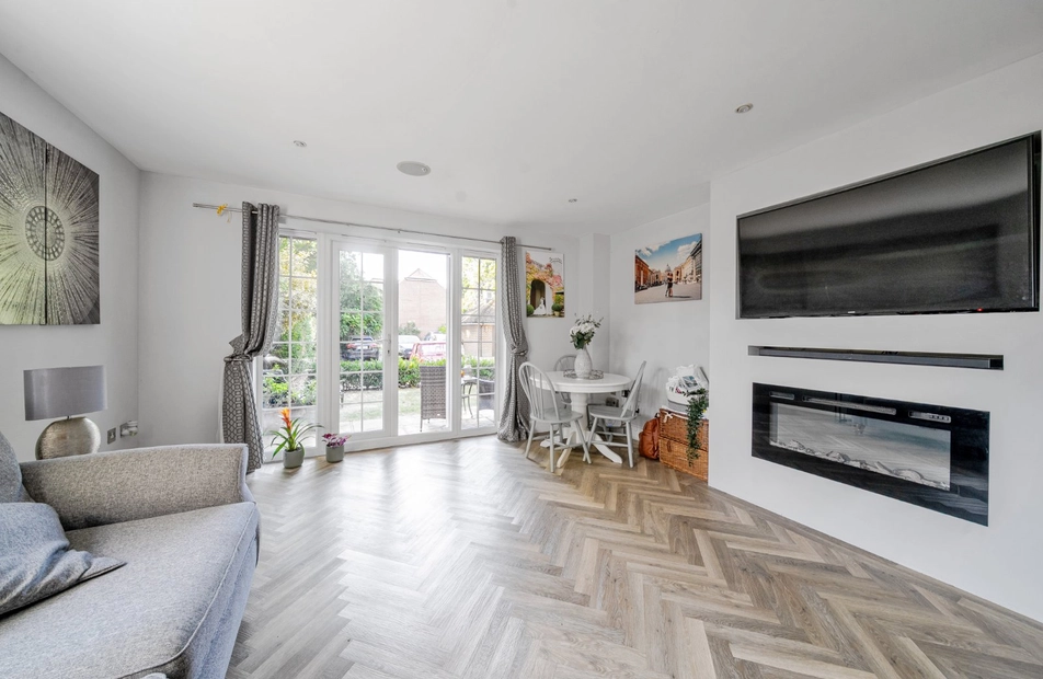 Ridgway Road, Farnham, Surrey, GU9 - Charters