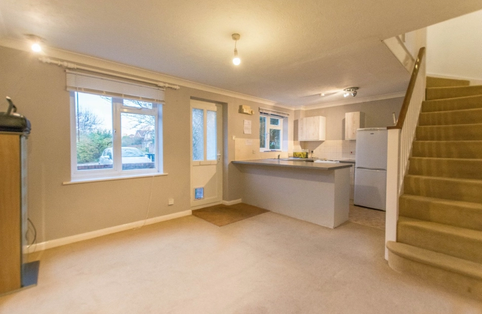 Southern Way, Farnham, Surrey, GU9 - Charters