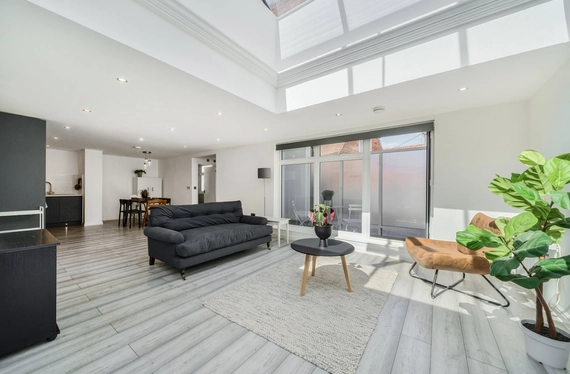 The Borough, Farnham, Surrey, GU9 - Charters