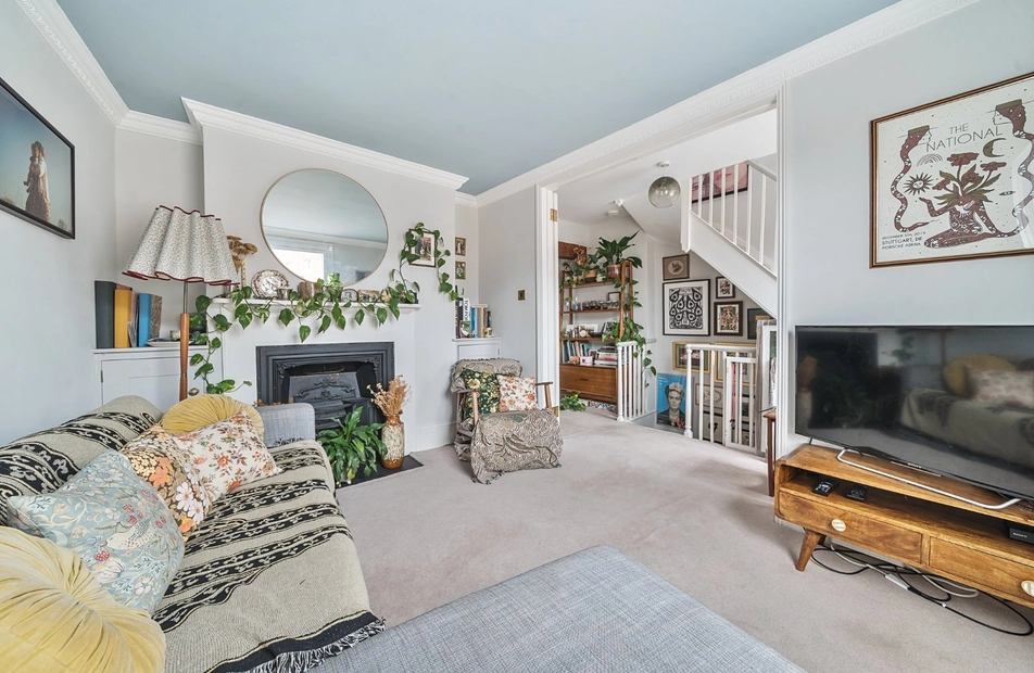 Castle Street, Farnham, Surrey, GU9 - Charters