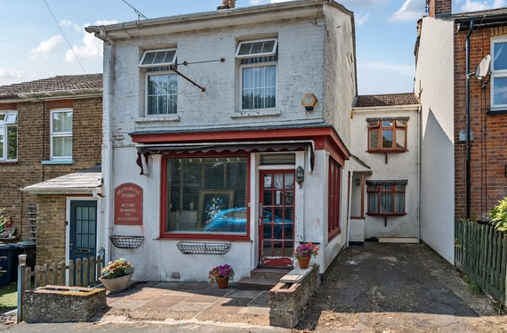 Upper Weybourne Lane, Farnham, Surrey, GU9 - Charters